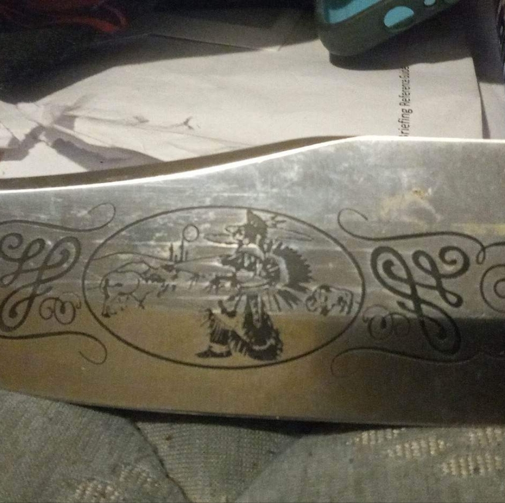 Bowie knife